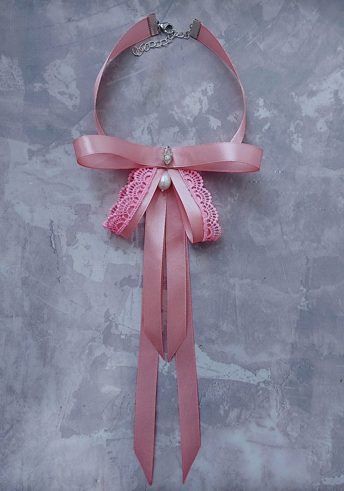 Jewelry Set: Choker And Earrings Decorated With Ribbon And Lace