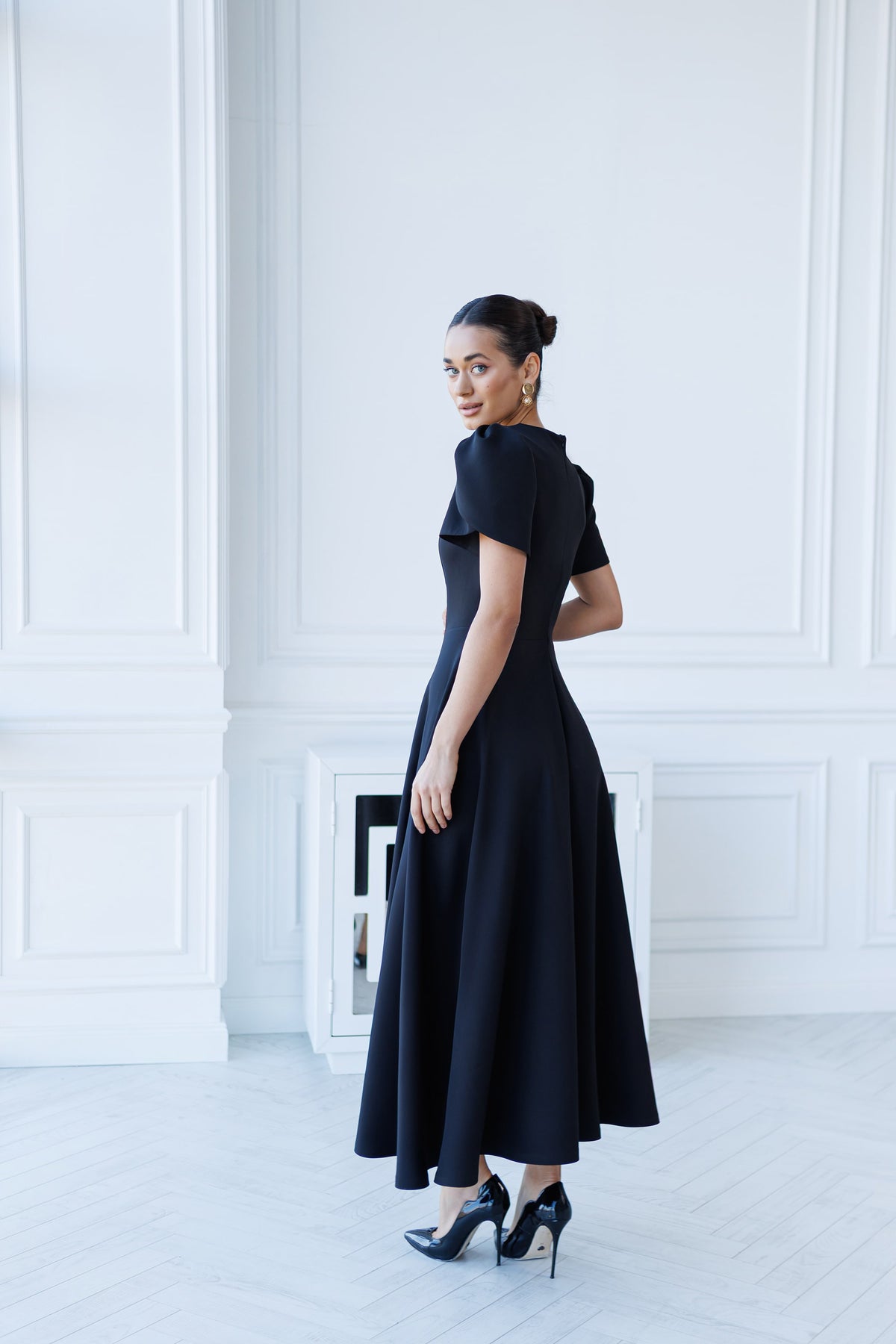 Alexa Round Neck Puff-Sleeve Midi Dress