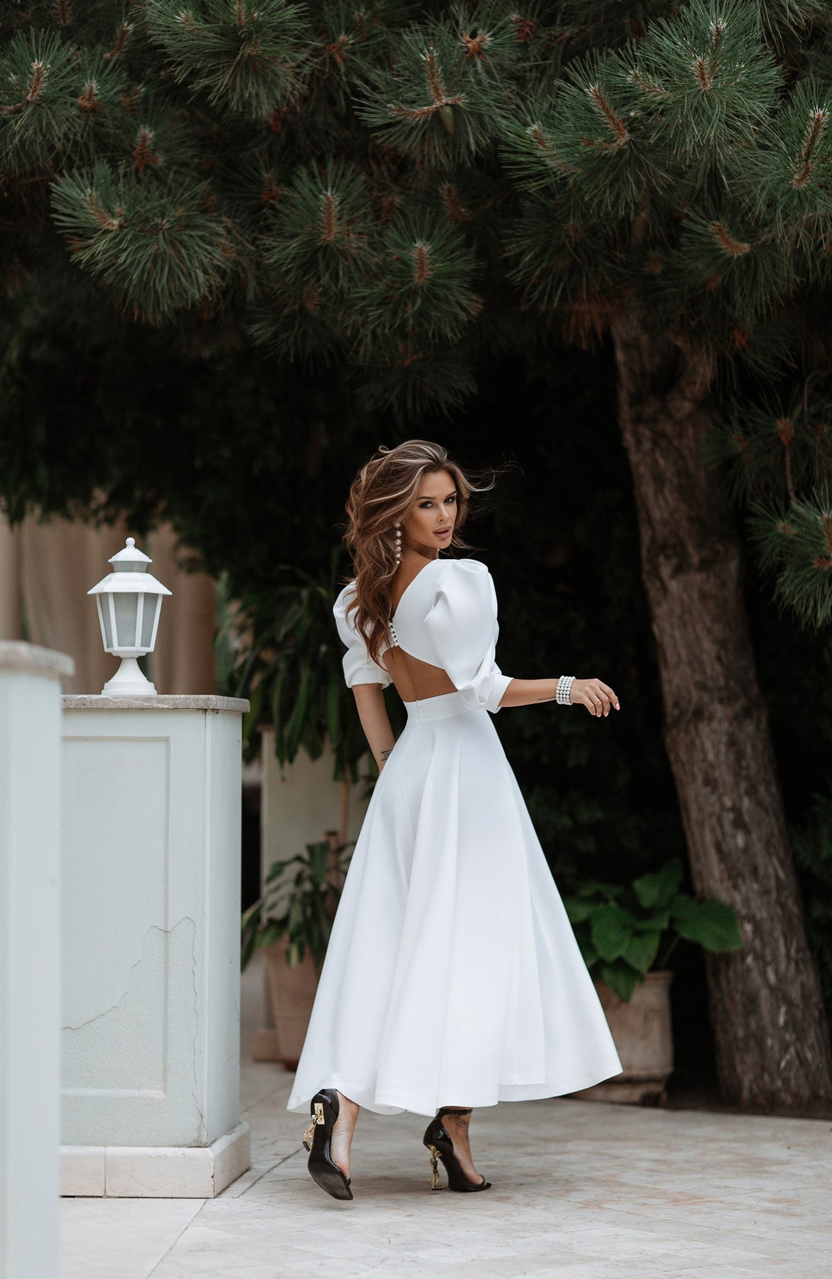 Backless Puff-Sleeve Midi Dress