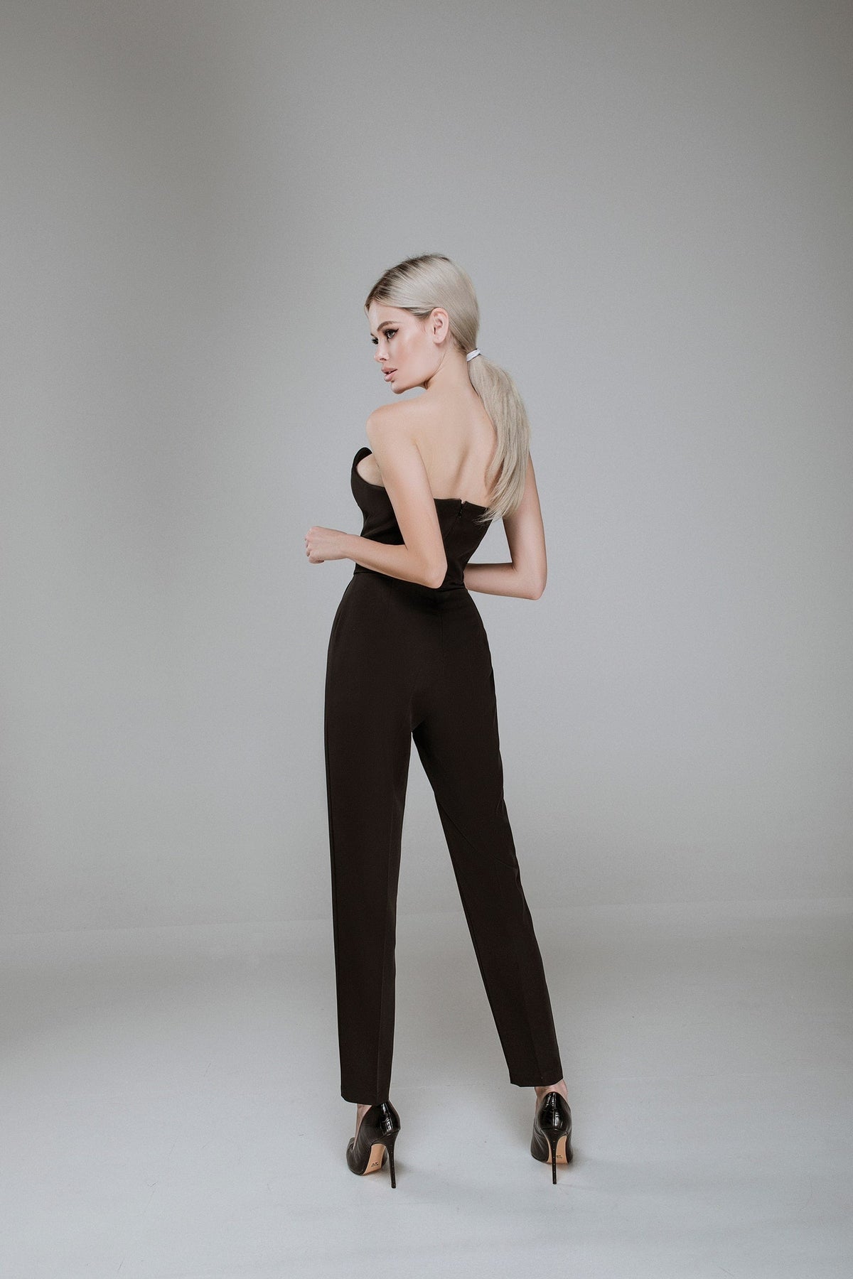 V-neck Sleeveless Jumpsuit